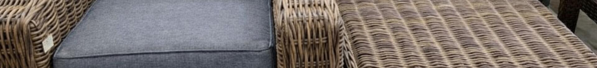 Coloseo Armchair and Coffee Table