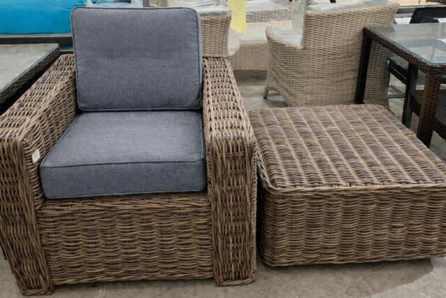 Coloseo Armchair and Coffee Table