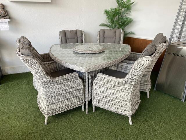 Ribera Ribera Pearl 160x160cm Triangular Dining Set