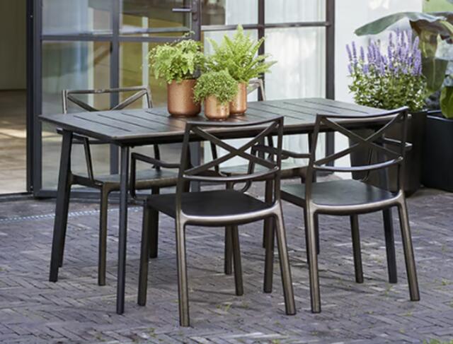 Metalea Dining Table