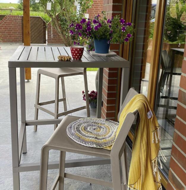 Nardi 80 x 80 x 107cm Bar Table Nardi 80 x 80 x 107cm Bar Table